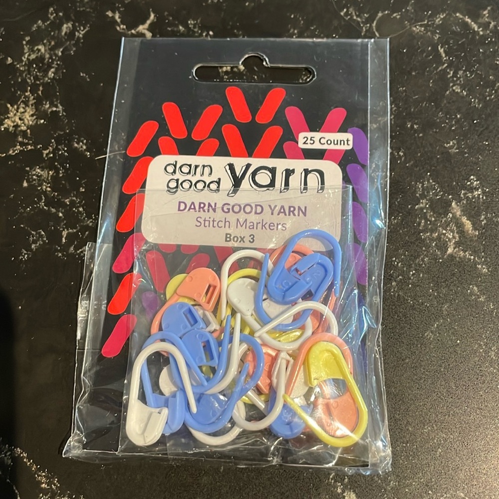 Lockable stitch markers